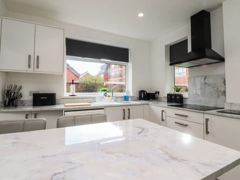 Cottage | Private kitchen | Cookware/dishes/utensils