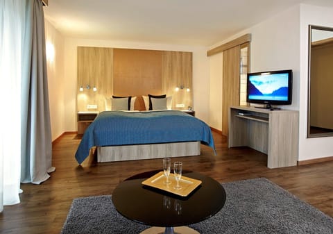 Design Double Room | Egyptian cotton sheets, premium bedding, pillowtop beds, in-room safe