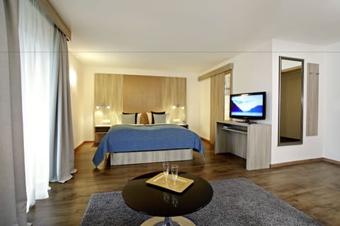 Egyptian cotton sheets, premium bedding, pillowtop beds, in-room safe