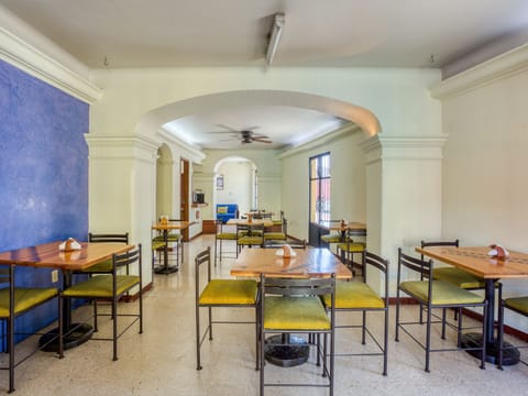 Breakfast, lunch, dinner served; Regional cuisine