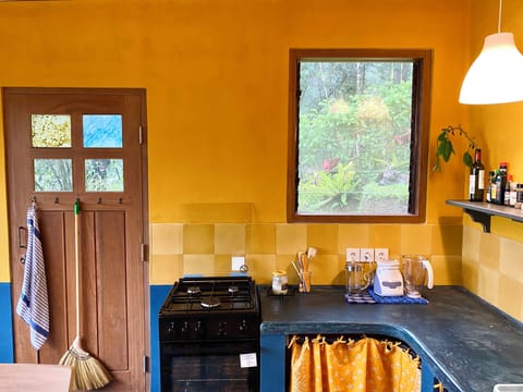Cabin, Garden View | Private kitchen | Fridge, oven, dishwasher, coffee/tea maker