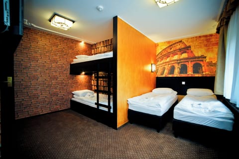 Quadruple Room, Private Bathroom | Iron/ironing board, free WiFi