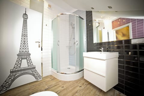 Twin Room, Private Bathroom | Bathroom | Hair dryer, towels, soap, shampoo