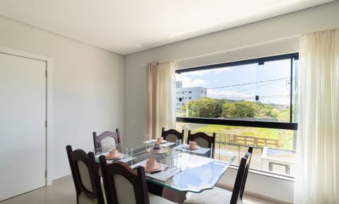 Basic Apartment | Dining