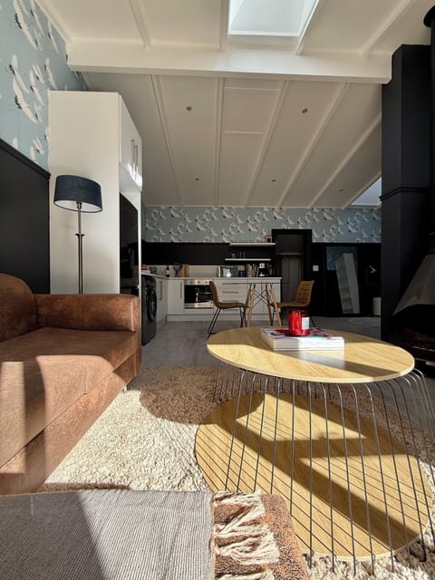 Deluxe Apartment | Living area