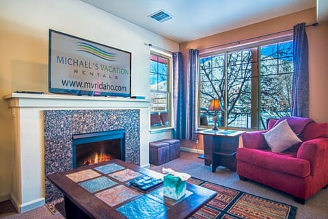 Condo, 2 Queen Beds, Patio, Mountain View (Stay at Sweetwater) | Interior