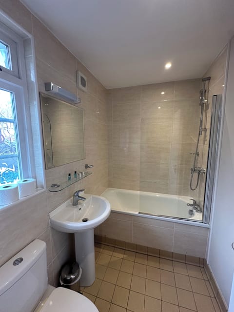 Deluxe Double Room | Bathroom | Hair dryer, towels, soap, toilet paper