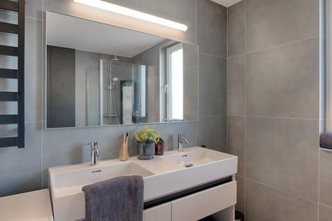 Comfort House, Lake View | Bathroom | Combined shower/tub, toilet paper