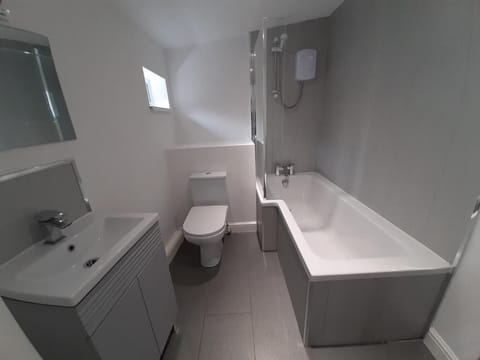 Classic Apartment | Bathroom