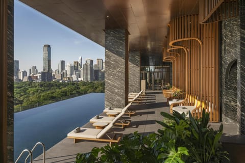 Outdoor pool, free cabanas