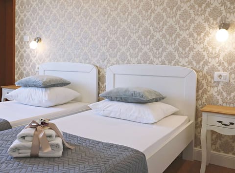 Villa (Six Bedroom Villa With Heated Pool) | 4 bedrooms, cribs/infant beds