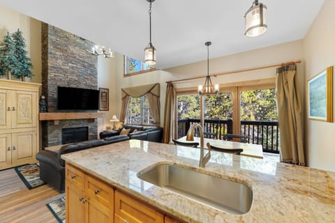 Condo (3 Bedrooms) | Property amenity