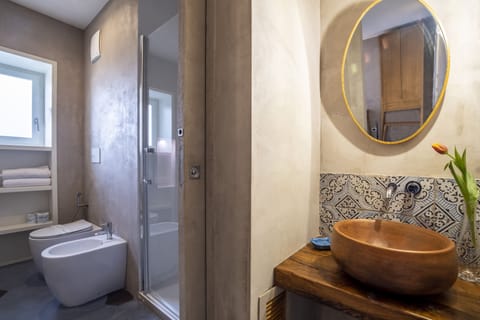 Shower, rainfall showerhead, bidet, towels