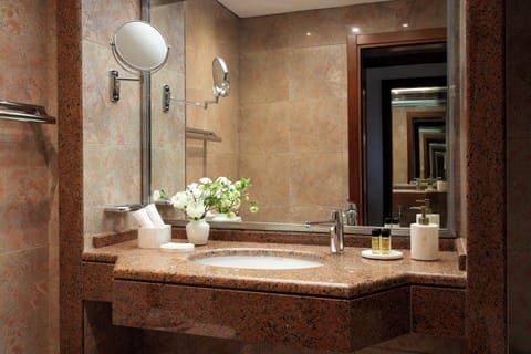 Minibar, in-room safe, desk, free WiFi