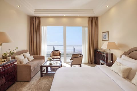 Executive Suite, Sea View | Minibar, in-room safe, desk, free WiFi