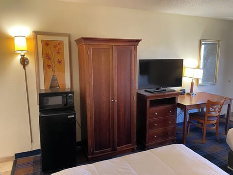 Basic Double Room | Iron/ironing board, free WiFi