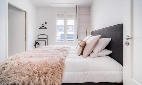 Classic Apartment, City View | Iron/ironing board, bed sheets