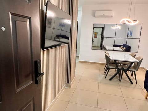 Apartment, 2 Bedrooms, Accessible | Dining