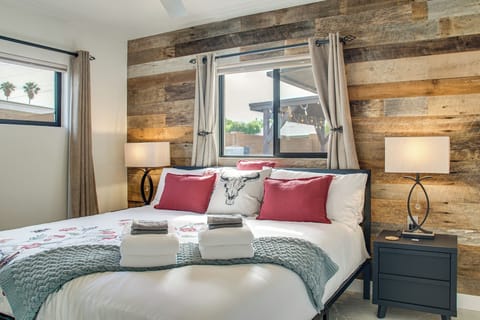 House (5 Bedrooms) | Interior