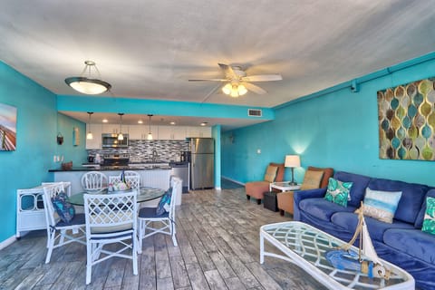 Condo, Multiple Beds (Holiday Villas III #209) | Living area