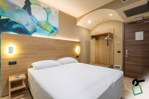 Double or Twin Room | Minibar, in-room safe, free cribs/infant beds, free WiFi