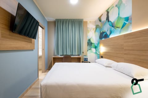 Double or Twin Room | Minibar, in-room safe, free cribs/infant beds, free WiFi