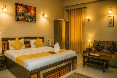 Deluxe Double Room, City View | Blackout drapes, soundproofing, free WiFi