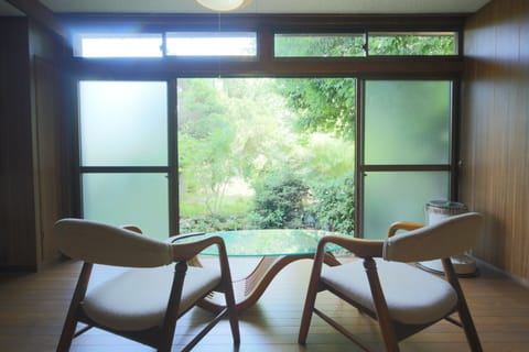 Basic Apartment, Courtyard View | Living area