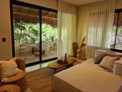 Comfort Apartment, 2 Bedrooms, Private Pool, Garden View | Executive lounge