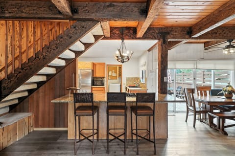 Cabin, 3 Bedrooms | Dining