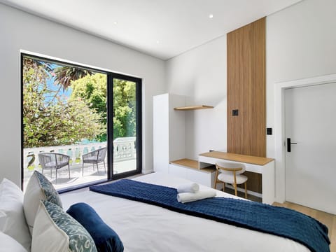 Deluxe Double or Twin Room, Non Smoking, Private Bathroom | Free WiFi, bed sheets