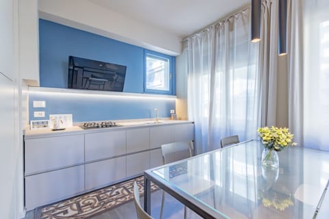 Apartment, 1 Queen Bed with Sofa bed, Balcony | Private kitchen | Fridge, microwave, oven, stovetop