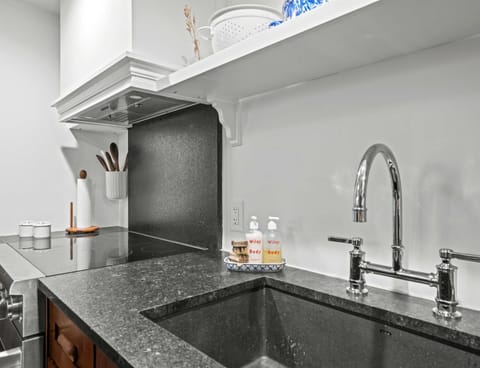 House, Multiple Beds, Patio, Garden View (The Franklin House) | Private kitchen