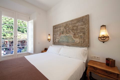 Soundproofing, iron/ironing board, free WiFi