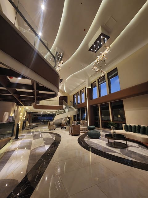 2 bars/lounges, poolside bar, beach bar