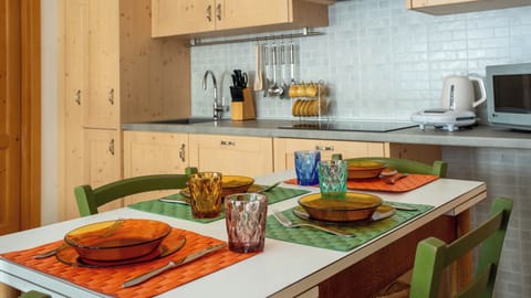 Apartment (1 Bedroom) | Private kitchen | Microwave, oven, electric kettle, highchair