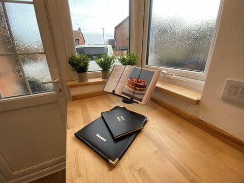 House, 2 Bedrooms, Smoking, Garden View | Interior