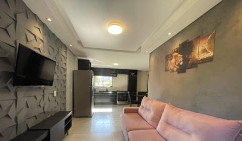 Recanto Menegaz - Governador Celso Ramos | Living area | 32-inch Smart TV with digital channels, Netflix, streaming services