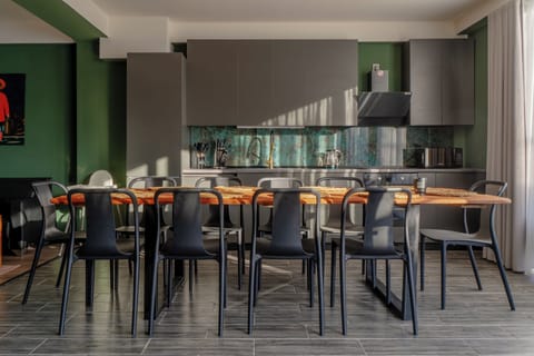 Comfort Apartment, 4 Bedrooms, Courtyard View | Private kitchen | Electric kettle