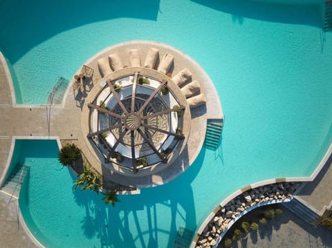 Seasonal outdoor pool, pool umbrellas, sun loungers