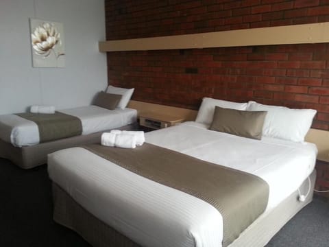 Twin Room | Desk, laptop workspace, free WiFi