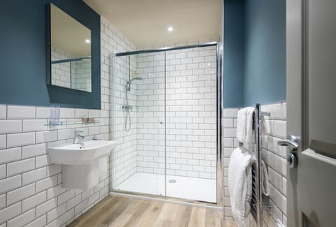 Signature Double Room | Bathroom | Free toiletries, hair dryer, towels