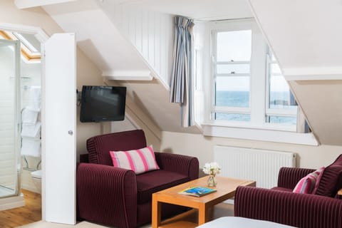 Signature Double Room | Desk, free WiFi, bed sheets