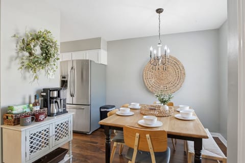 House, 2 Bedrooms | Dining