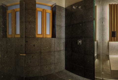 Deluxe Double Room | Bathroom | Shower, hair dryer, towels, soap