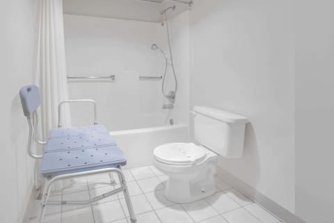 Standard Room, 1 King Bed | Bathroom | Combined shower/tub, rainfall showerhead, free toiletries, hair dryer