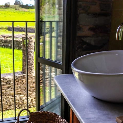 Double Room, Garden View | Bathroom | Shower, free toiletries, hair dryer, towels