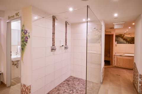 Sauna, hot tub, steam room