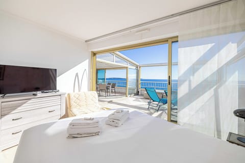 Apartment | 2 bedrooms, laptop workspace, iron/ironing board, bed sheets