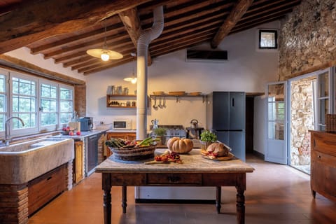 Deluxe Villa, Garden View | Private kitchen | Fridge, microwave, oven, stovetop